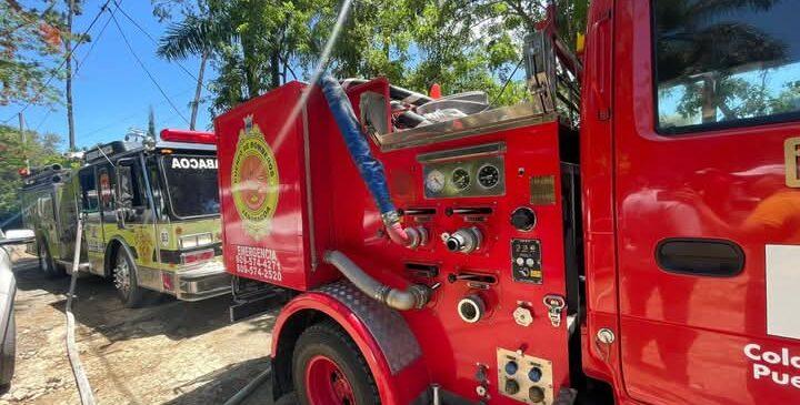 Bomberos sofocan incendio en La Trinchera, Jarabacoa