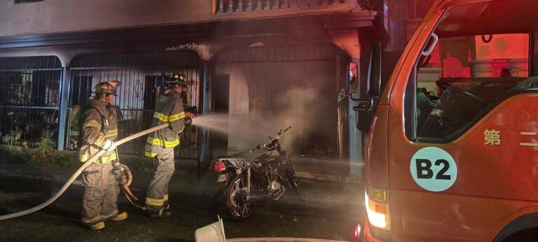 Incendio afecta varias motocicletas en Jarabacoa
