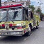 Bomberos combaten incendio forestal en el centro de Jarabacoa