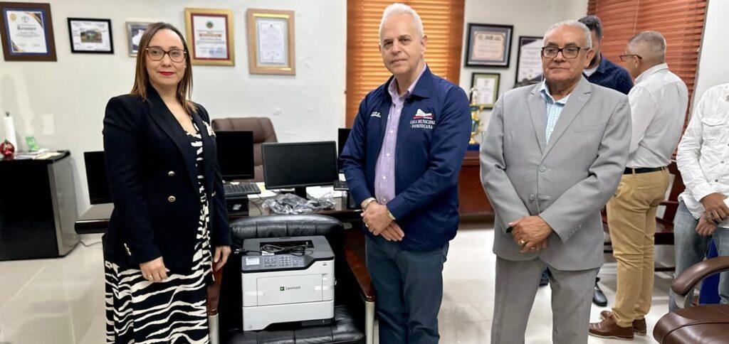 Poder Judicial dona equipos tecnológicos a Jarabacoa