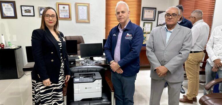 Poder Judicial dona equipos tecnológicos a Jarabacoa