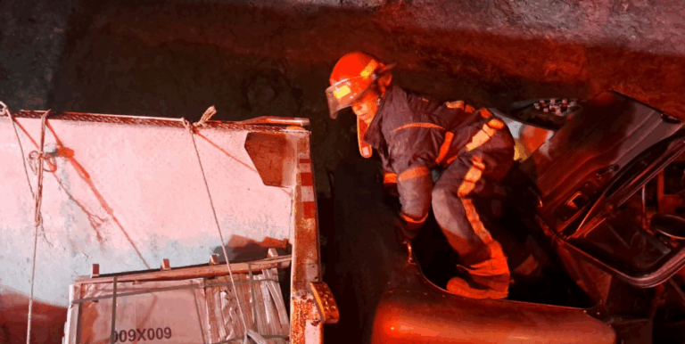 Camión se vuelca en Jarabacoa y deja dos haitianos heridos