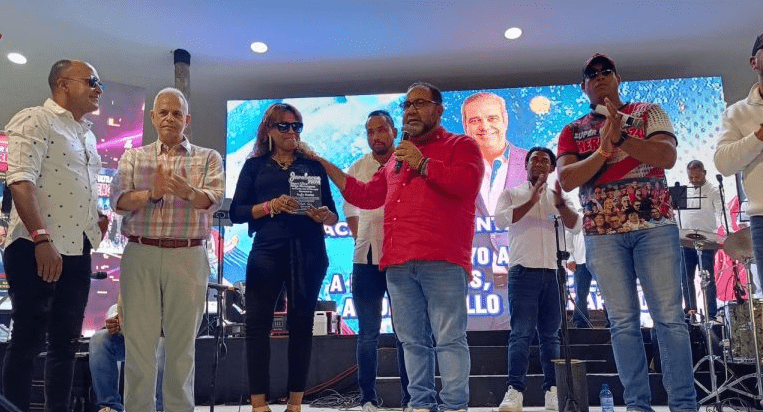 Senado reconoce el Mega Merengazo de Jarabacoa